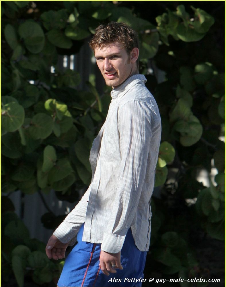 BannedMaleCelebs.com | Alex Pettyfer nude photos