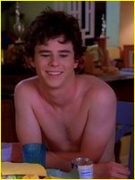 Charlie McDermott nude photo