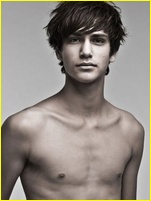 Luke Pasqualino nude photo