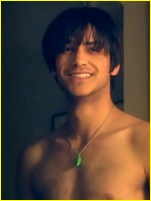 Luke Pasqualino nude photo