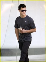 Taylor Lautner nude photo