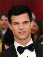 Taylor Lautner nude photo