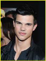 Taylor Lautner nude photo