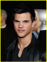 Taylor Lautner nude photo