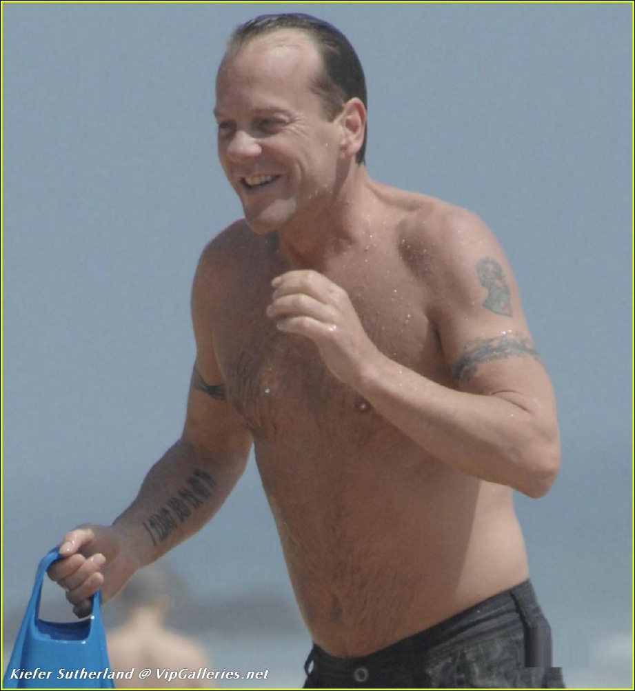 Kiefer sutherland naked