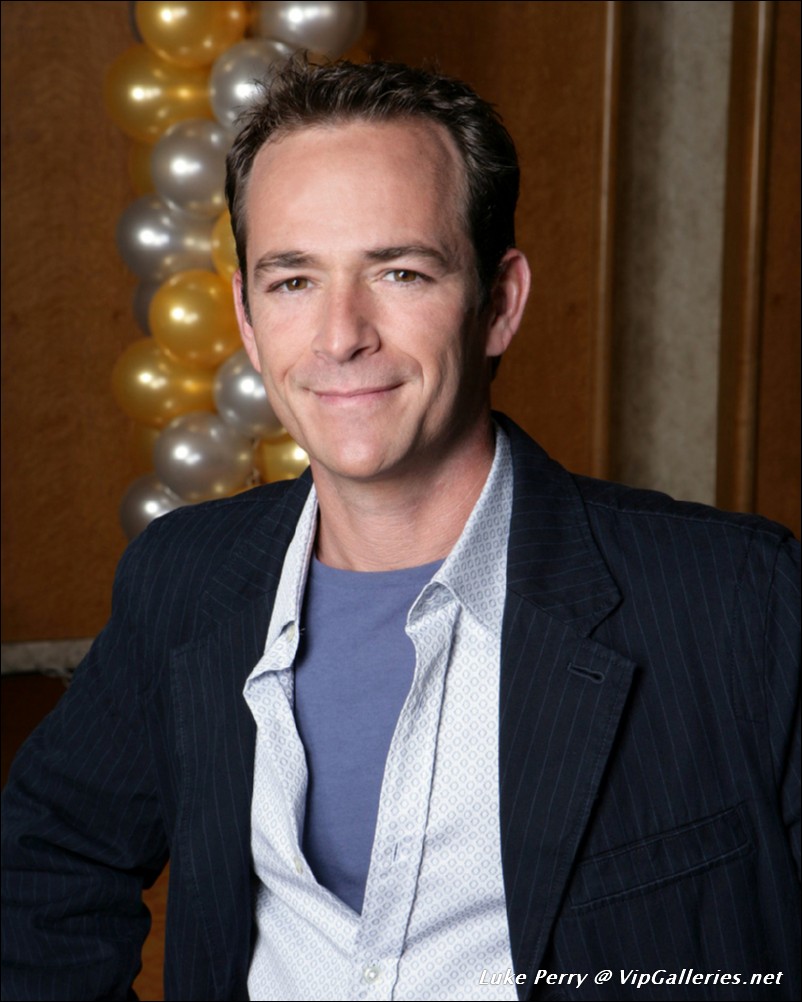 VipGalleries.net Luke Perry :: FreeMaleCelebrityArchive.com